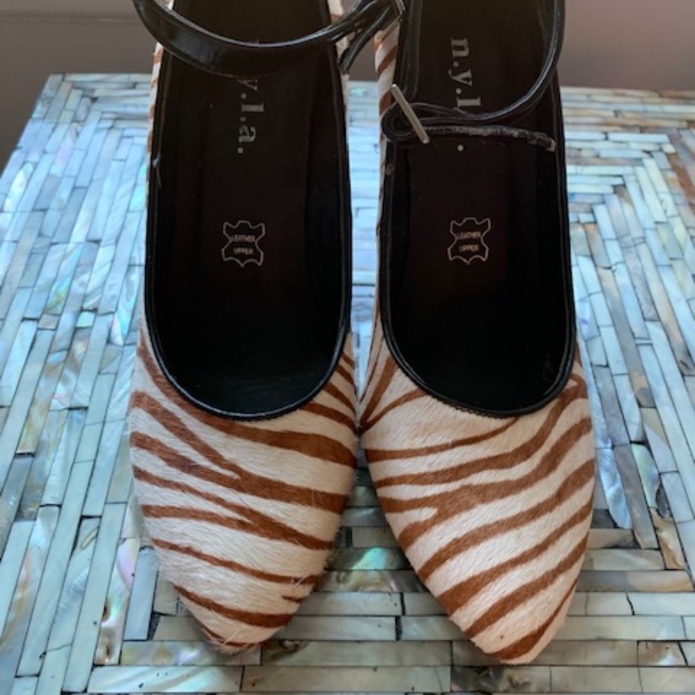 NWOB N.Y.L.A. DIVAS WEDGE HEELS BROWN/BEIGE ZEBRA FAUX FUR SIZE 7